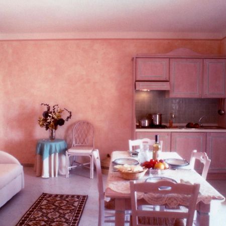 Residence Riva Azzurra Cannigione Szoba fotó