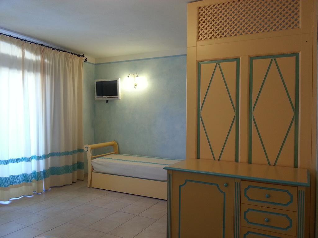 Residence Riva Azzurra Cannigione Szoba fotó