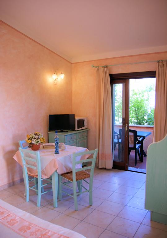 Residence Riva Azzurra Cannigione Szoba fotó