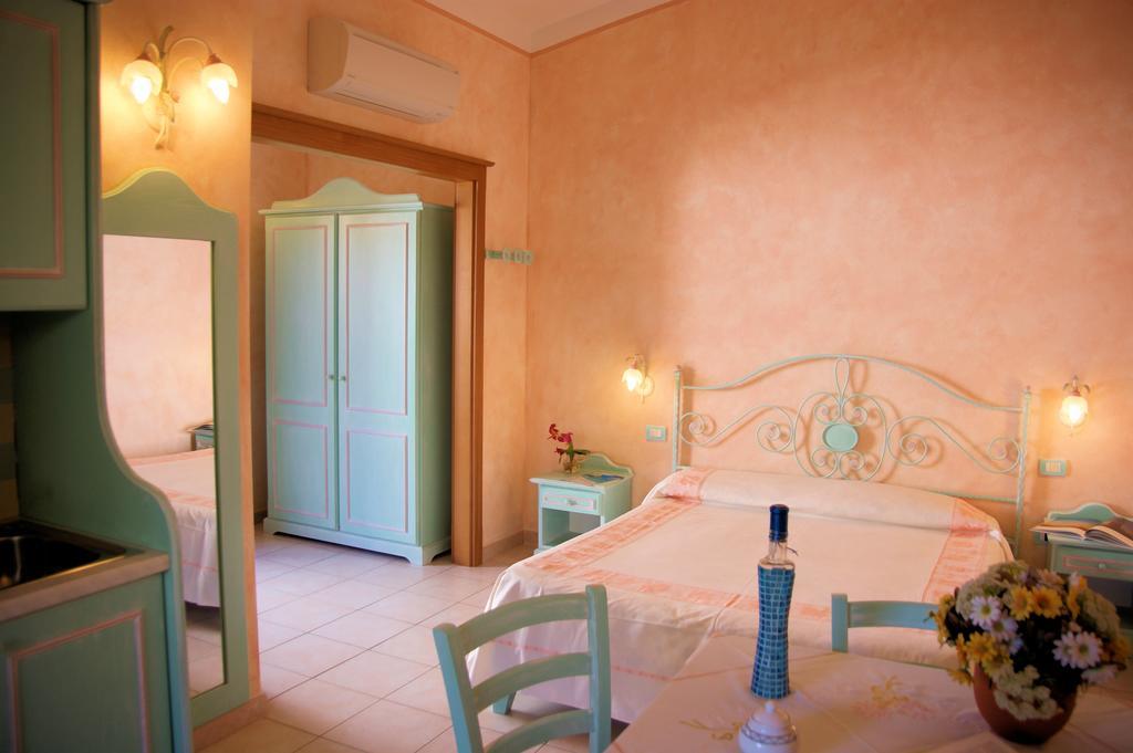 Residence Riva Azzurra Cannigione Szoba fotó