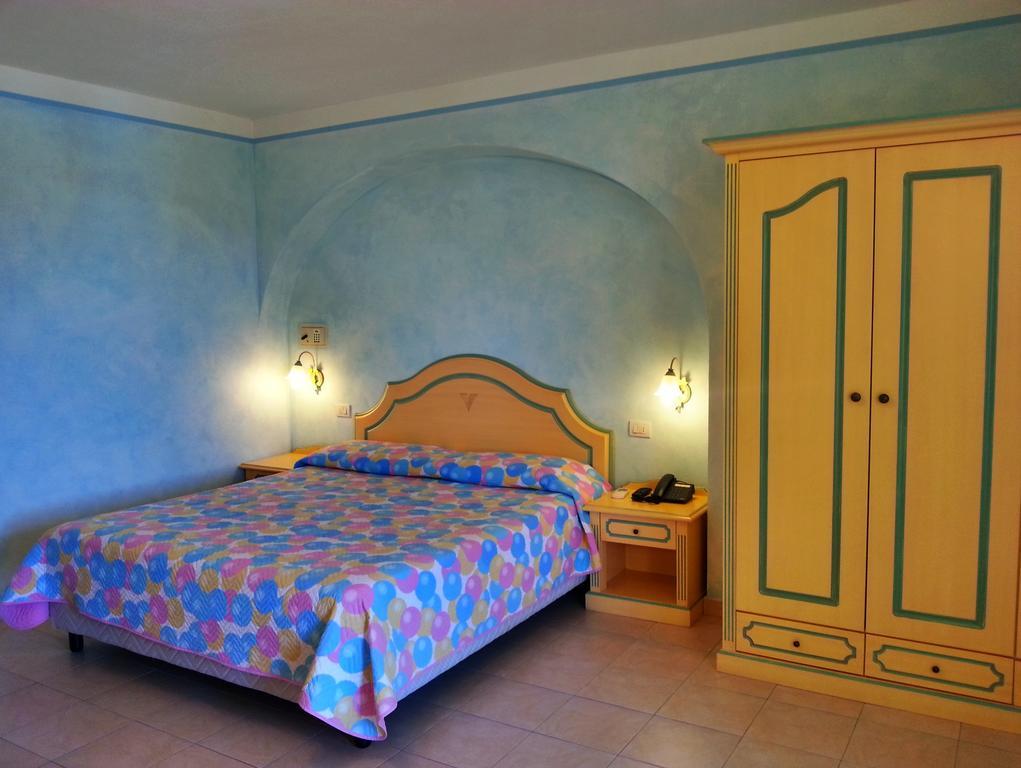 Residence Riva Azzurra Cannigione Szoba fotó