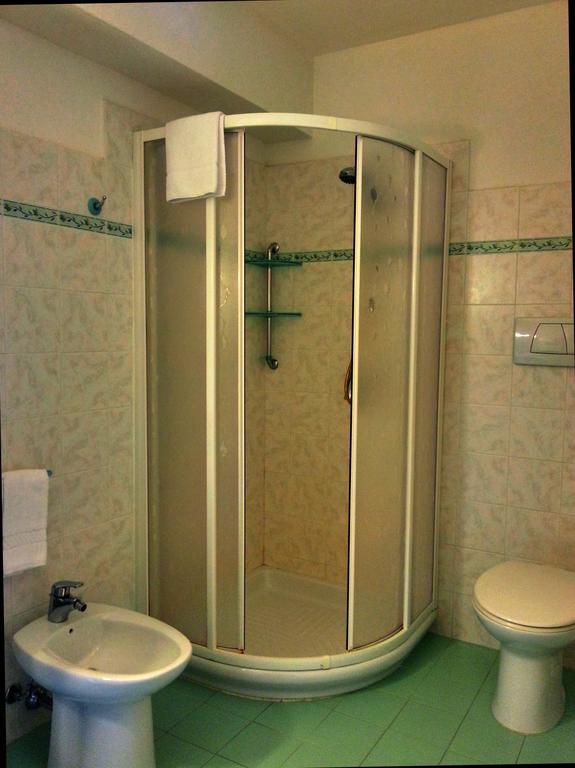 Residence Riva Azzurra Cannigione Szoba fotó