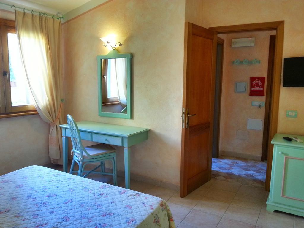 Residence Riva Azzurra Cannigione Szoba fotó