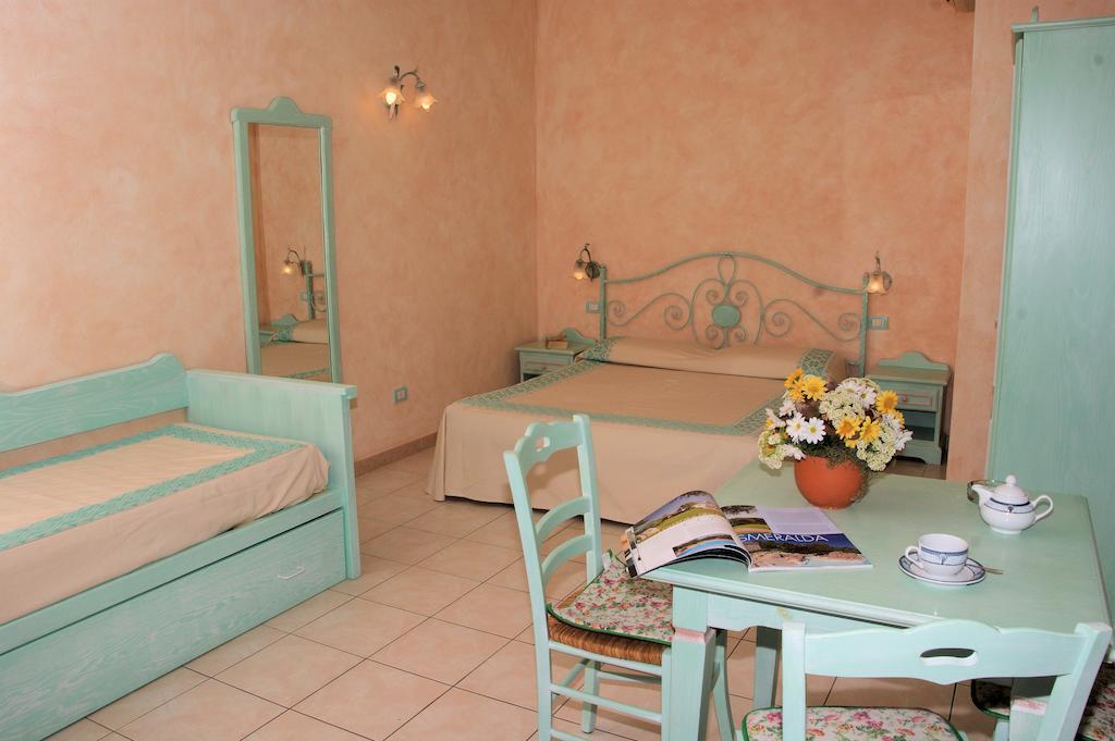 Residence Riva Azzurra Cannigione Szoba fotó