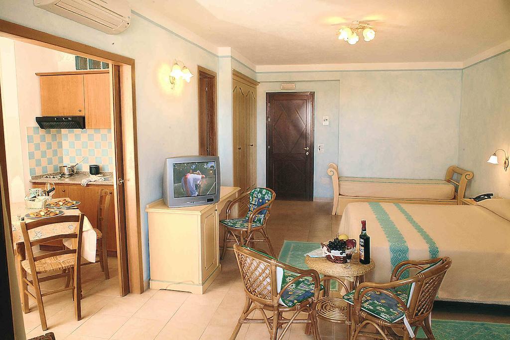 Residence Riva Azzurra Cannigione Szoba fotó