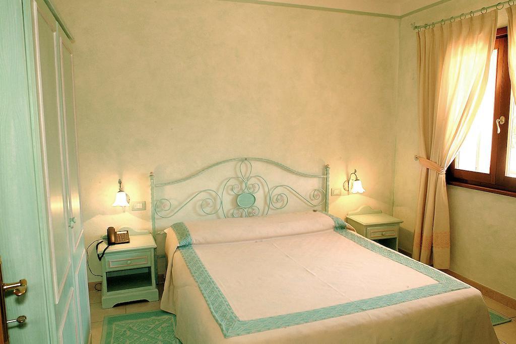 Residence Riva Azzurra Cannigione Szoba fotó