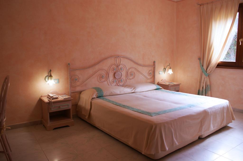Residence Riva Azzurra Cannigione Szoba fotó